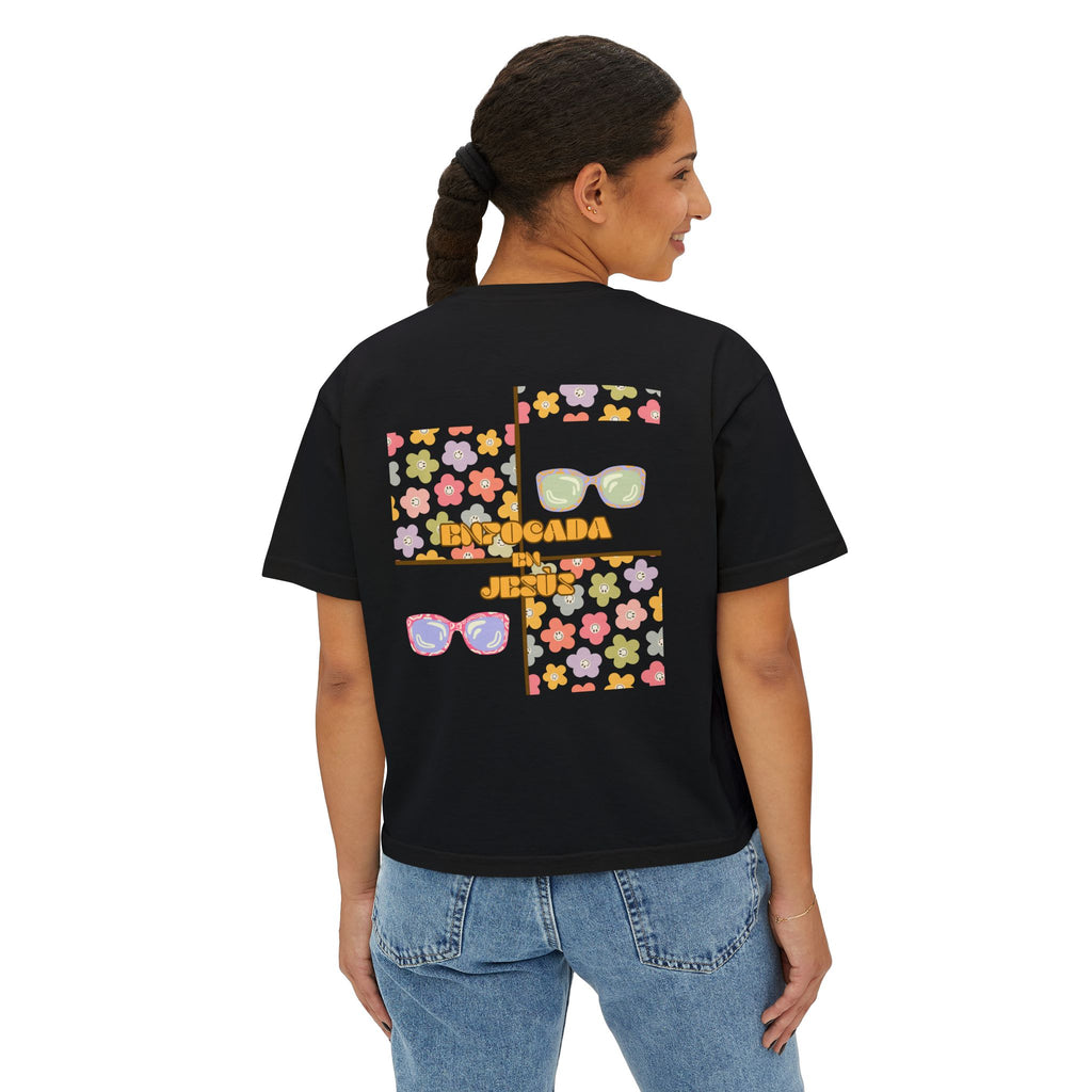 Retro Spanish Sunglasses Boxy Tee — 'Enfocada en Jesús' Graphic Top