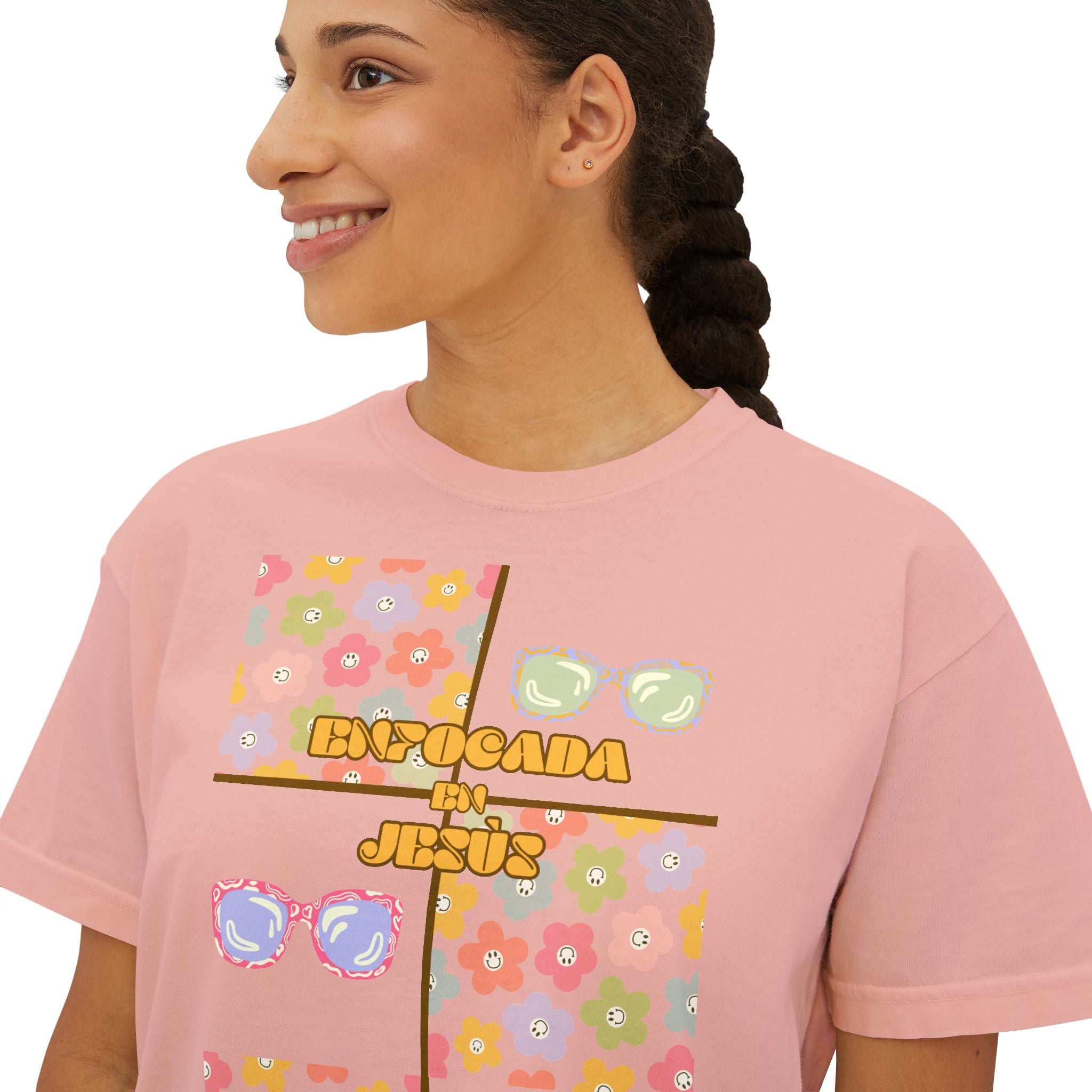 Retro Spanish Sunglasses Boxy Tee — 'Enfocada en Jesús' Graphic Top