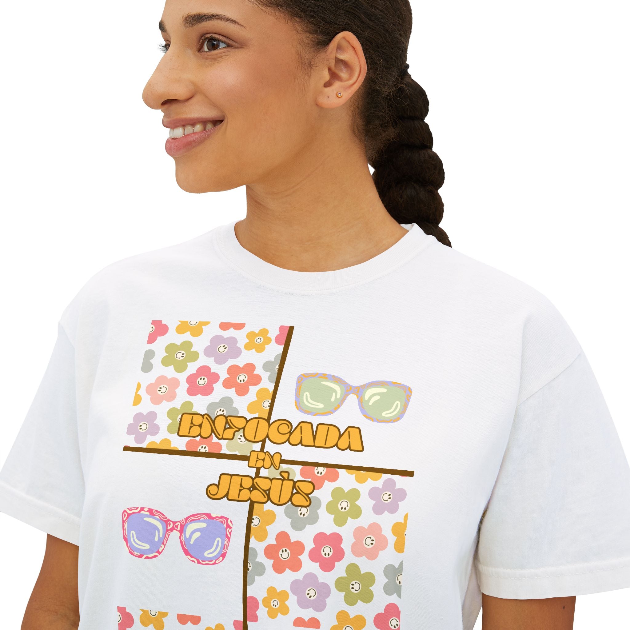 Retro Spanish Sunglasses Boxy Tee — 'Enfocada en Jesús' Graphic Top