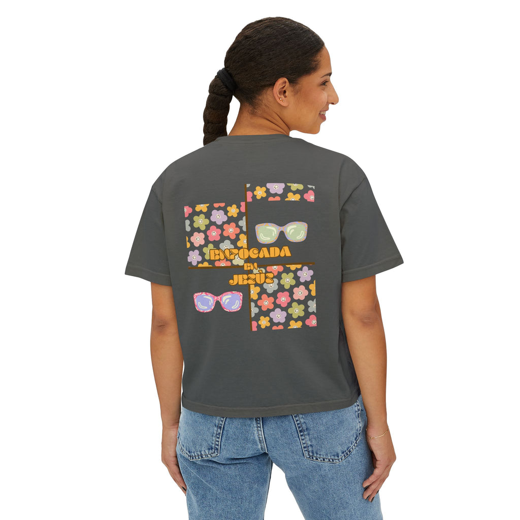 Retro Spanish Sunglasses Boxy Tee — 'Enfocada en Jesús' Graphic Top