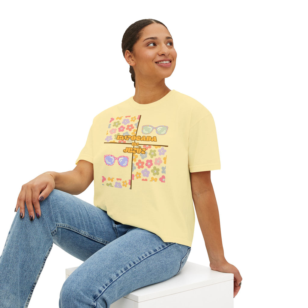 Retro Spanish Sunglasses Boxy Tee — 'Enfocada en Jesús' Graphic Top