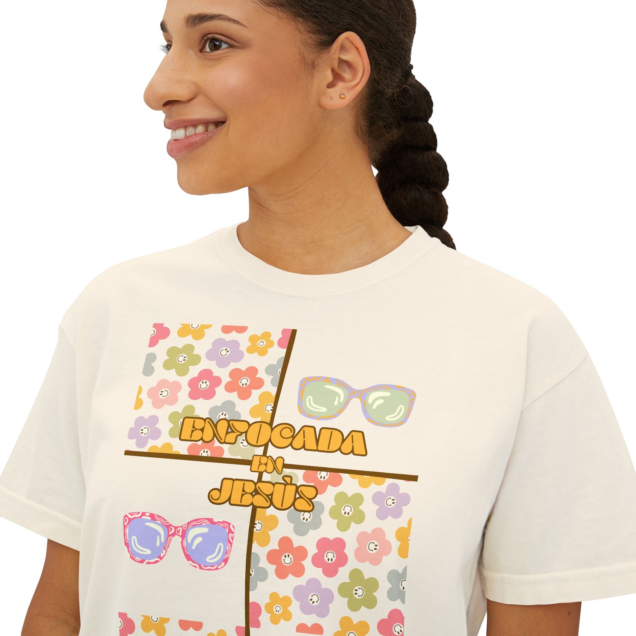 Retro Spanish Sunglasses Boxy Tee — 'Enfocada en Jesús' Graphic Top