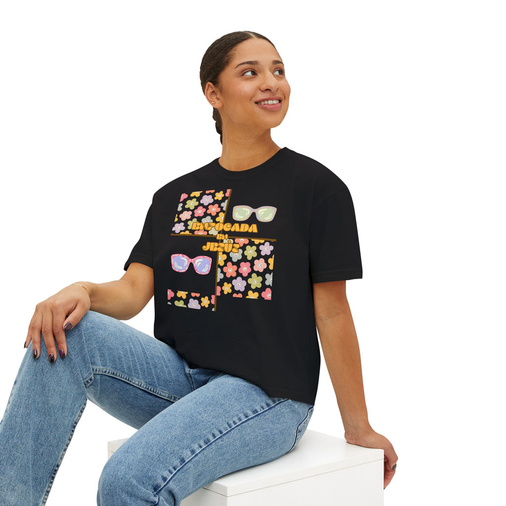 Retro Spanish Sunglasses Boxy Tee — 'Enfocada en Jesús' Graphic Top