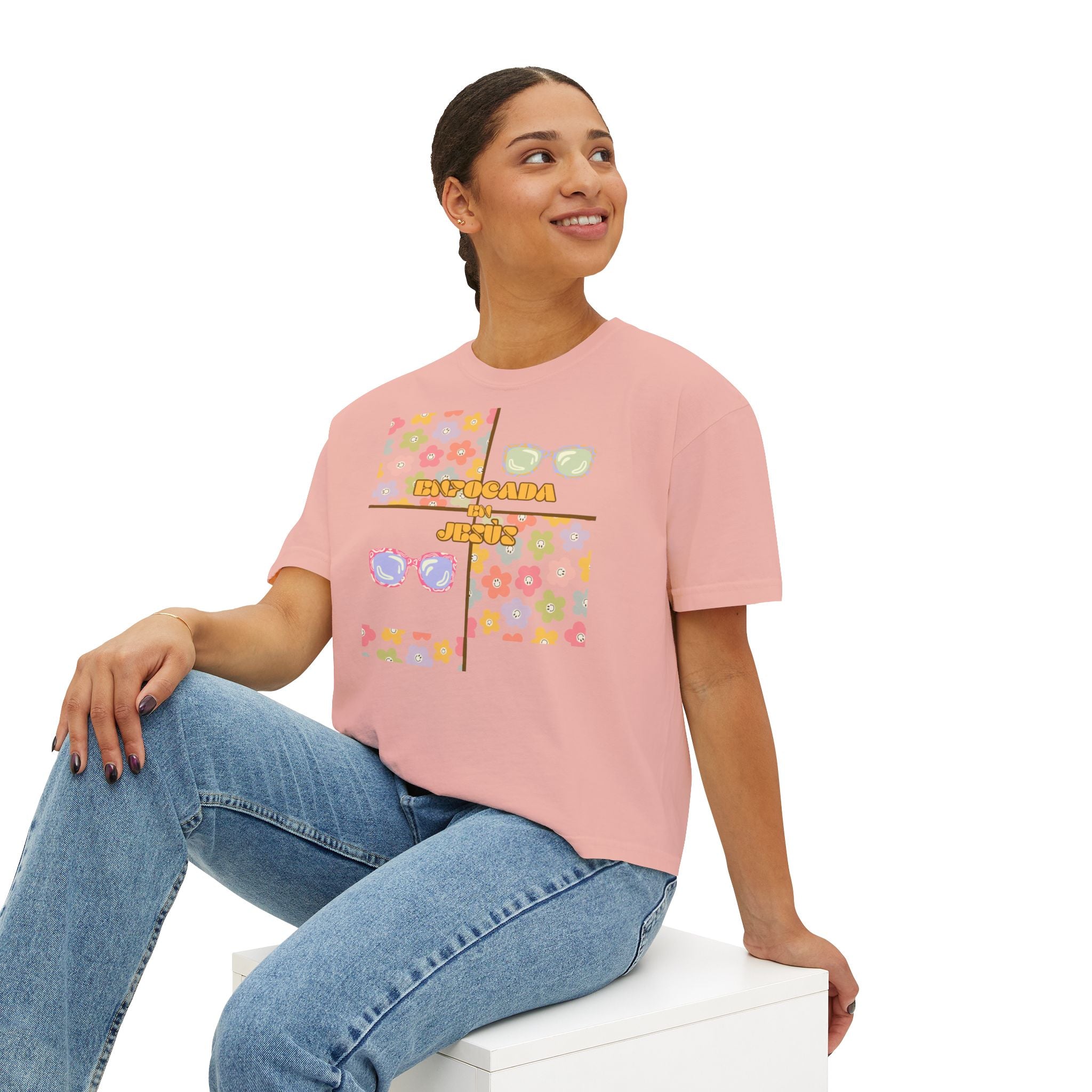 Retro Spanish Sunglasses Boxy Tee — 'Enfocada en Jesús' Graphic Top