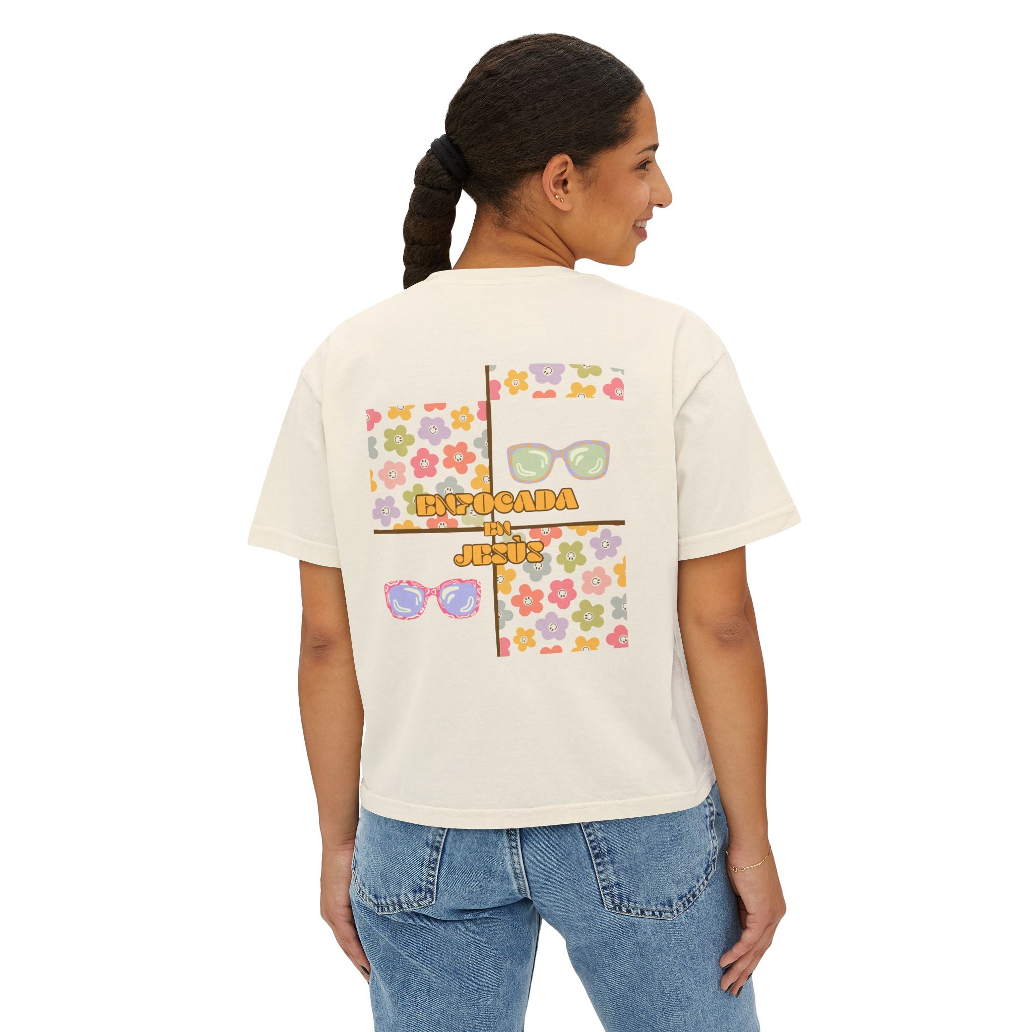 Retro Spanish Sunglasses Boxy Tee — 'Enfocada en Jesús' Graphic Top